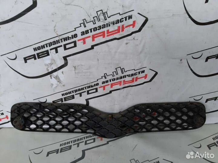 Решетка радиатора toyota vitz yaris NCP10 NCP13 NC