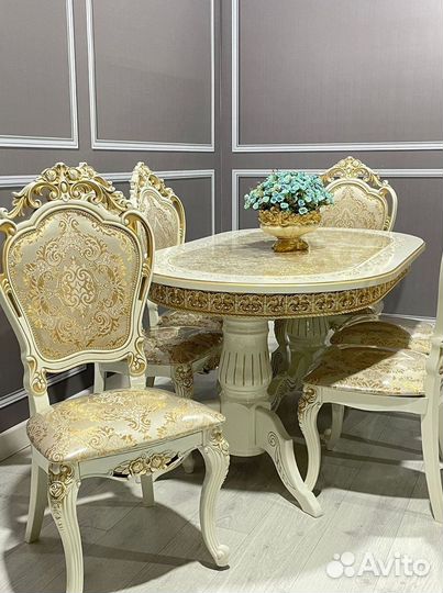 Стол и стулья в гостиную. В наличии