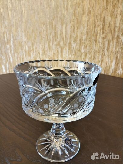 Ваза хрустальная для конфет. Диаметр 13 см. Б/у