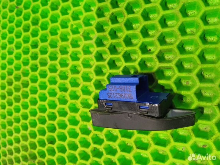 Кнопка блокировки двери volkswagen golf 6