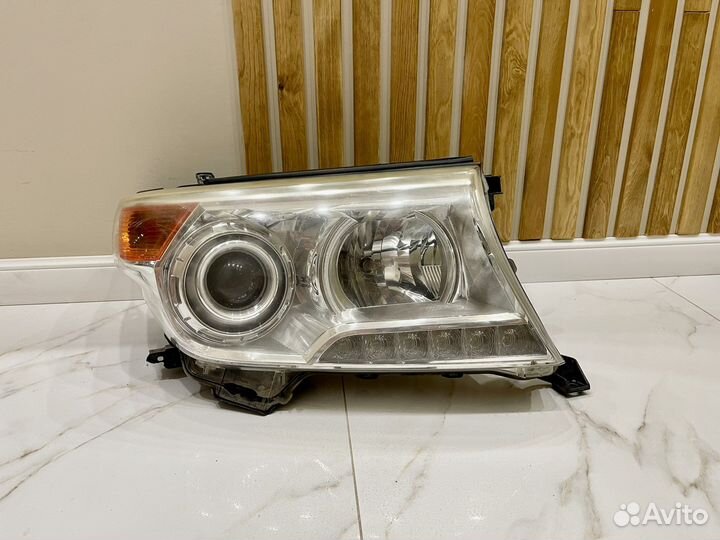 Фара правая Toyota Land Cruiser 200