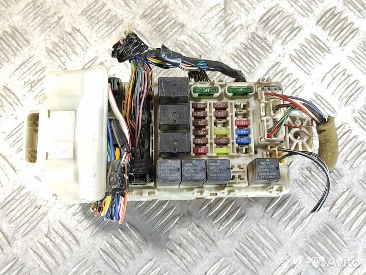 Блок предохранителей салонный Mitsubishi Lancer 9