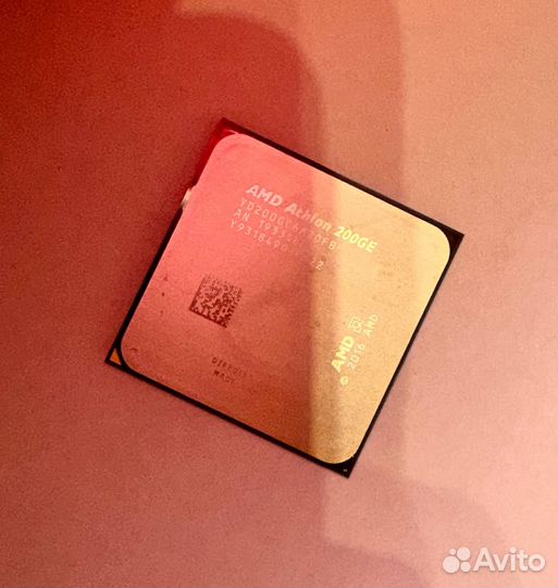 AMD 200GE, AM4, 2x3.2 ггц, L2-1мб, L3-4мб, Vega 3