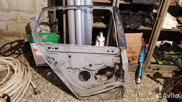 Задняя правая дверь golf 5