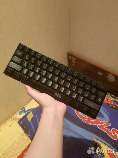 Клавиатура и мышка с ковриком