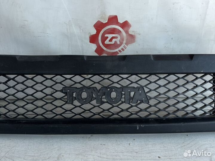 Toyota FJ Cruiser Решетка радиатора
