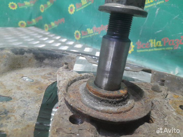 Кулак задний Renault Fluence седан 1.6 2010