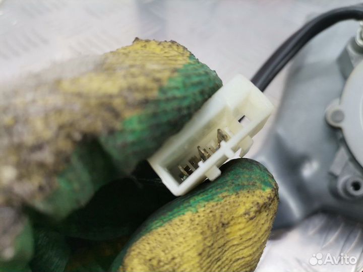 Моторчик заднего стеклоочистителя (дворника)