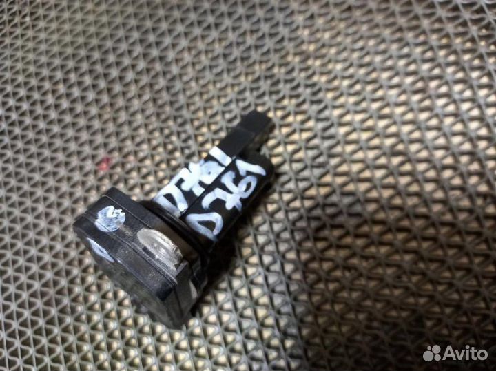 Датчик расхода воздуха Toyota Avensis ZRT271