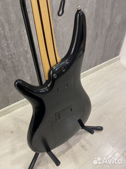 Бас-гитара Ibanez SR300