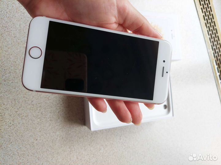 Телефон iPhone 6s