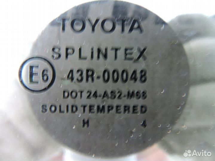 Стекло двери задней правой форточка Toyota Avensis