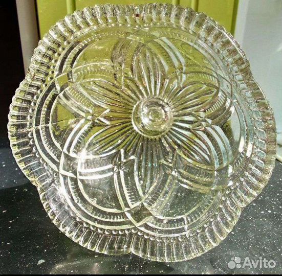 Старинная ваза на ножке.Конфетница