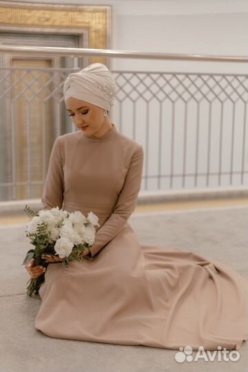 Платье на никах