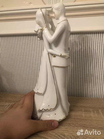 Фарфоровая фигурка