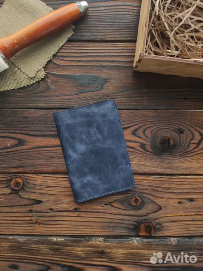 Кожаная обложка на паспорт ручной работы