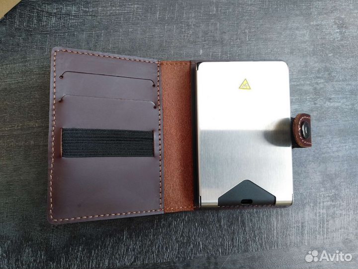 Led Lenser фонарь - кардхолдер. rfid