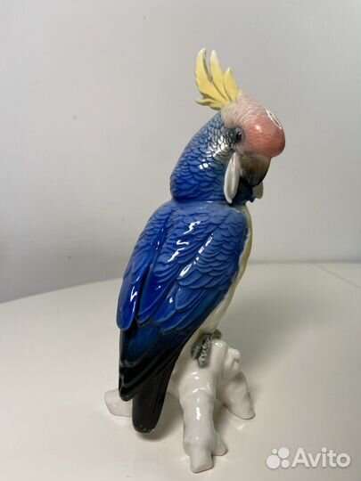 Фарфоровая статуэтка 