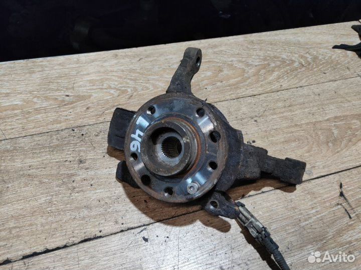 Поворотный кулак правый Opel Zafira A Z18XE 2002