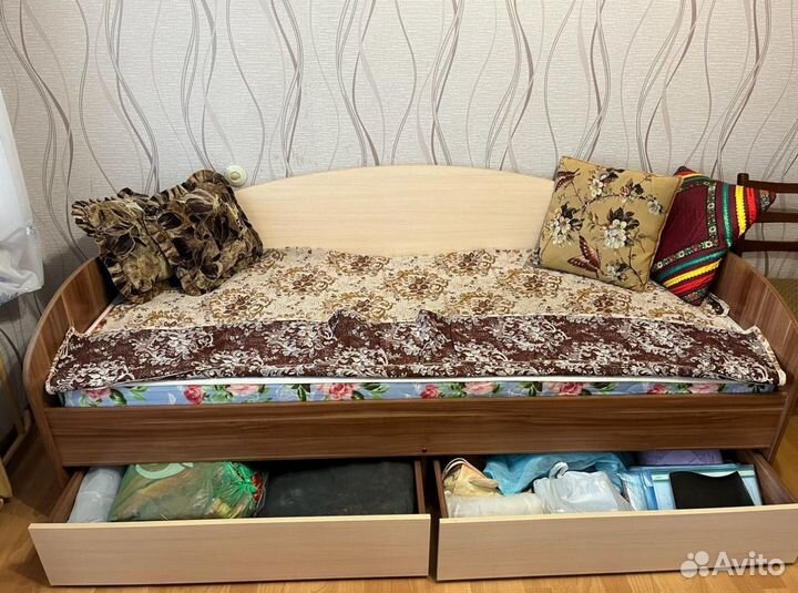 Кровать