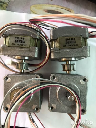 Шаговый двигатель EM-34