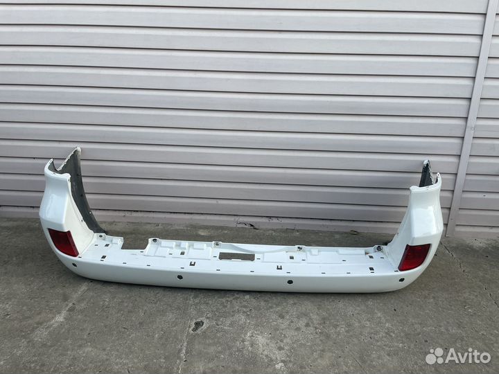 Задний бампер Toyota Land Cruiser 200