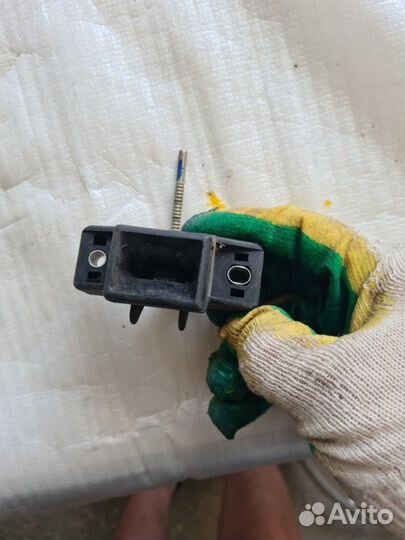 Замок багажника Renault Sandero 2011