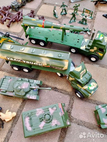 Игрушки, машинки, военный набор