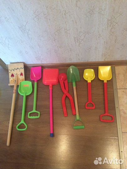 Санки, ледянки, лопаты, снежколеп