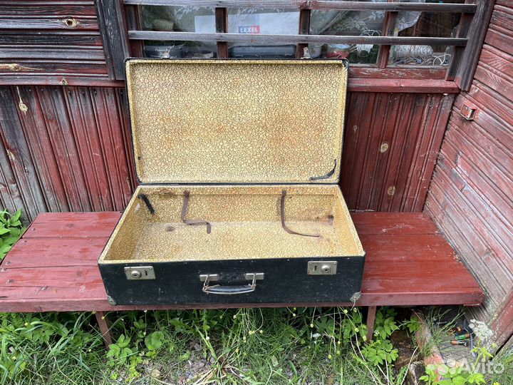 Винтажный чемодан