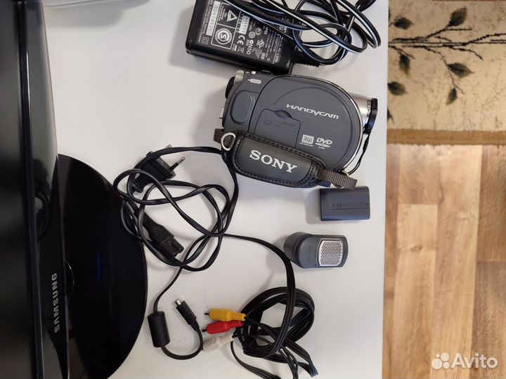 Видеокамера Sony Handycam DCR DVD 305E