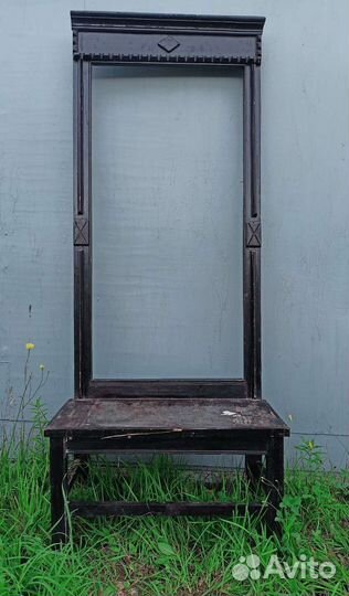 Старинная рама для зеркала с консолью