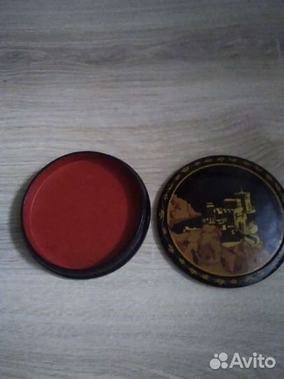Шкатулка и пудреница