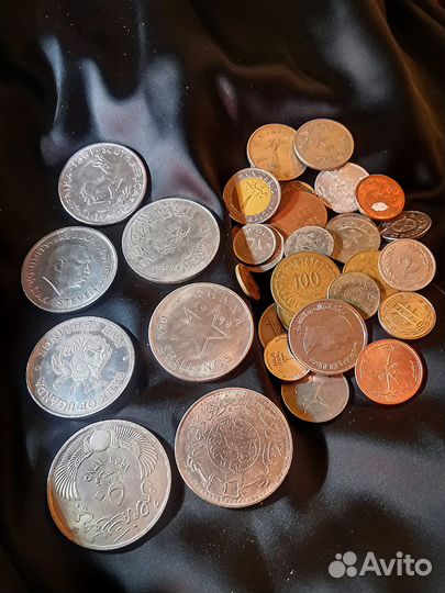 Альбом с коллекционными монетами