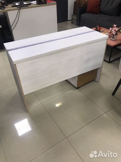 Письменный стол