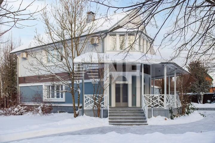 Дом 443 м² на участке 15 сот.