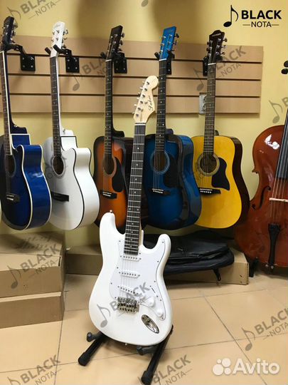 Электрогитара белая. Новая