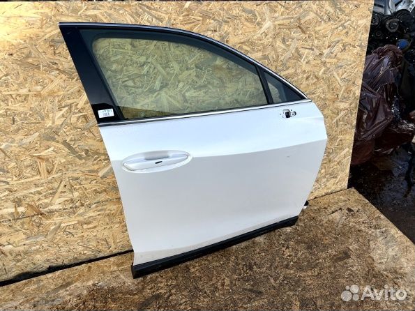 Передняя правая дверь Lexus UX