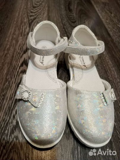 Туфли для девочки 30 размер новые