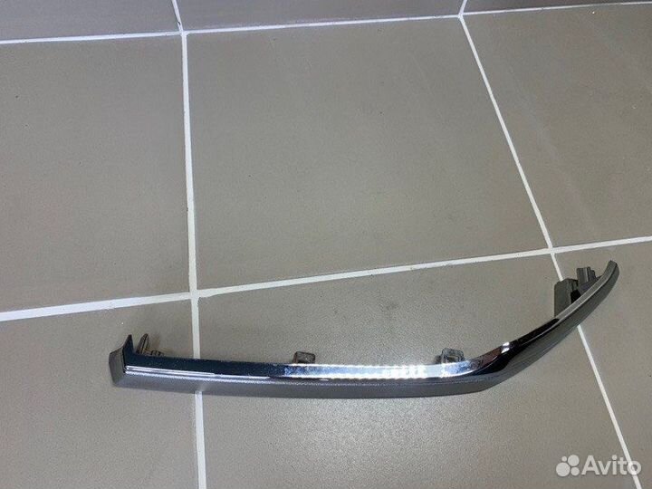 Накладка решетки радиатора Toyota Hilux8 2015