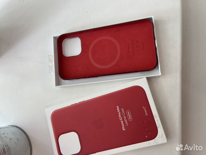 Оригинальный кожаный чехол на iPhone 12 Pro