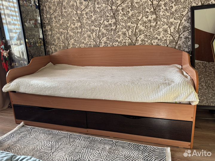 Кровать односпальная 90х200 с матрасом