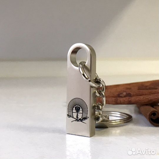 Флешка с вашей гравировкой