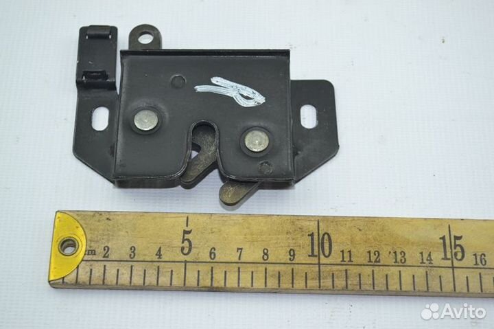 Замок люка бокового ящика кабины, правый scania R