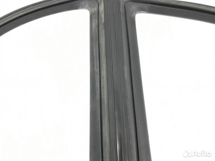 Уплотнитель ш-образный правый Subaru Lancaster BHE