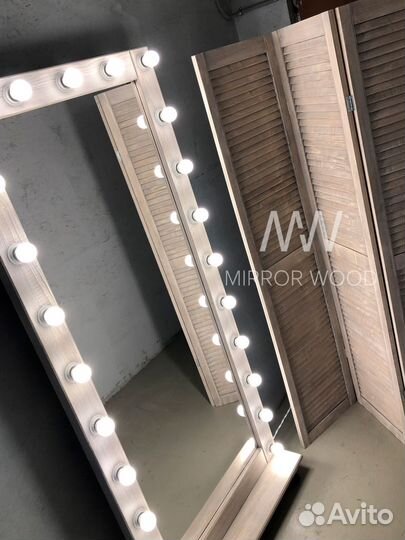 Гримерное зеркало с подсветкой на подставке