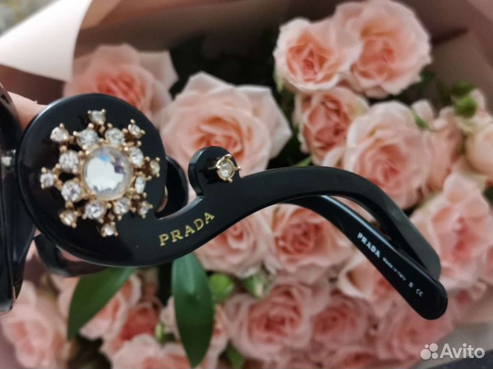 Солнцезащитные очки женские prada
