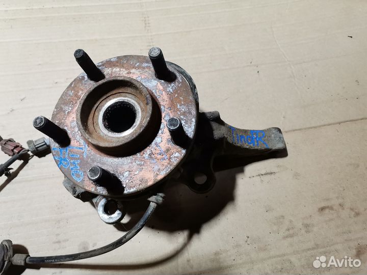 Кулак поворотный передний Nissan Almera Tino