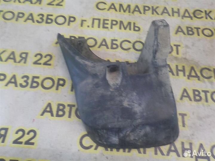 Брызговик передний левый Mitsubishi L200 (KB) 200