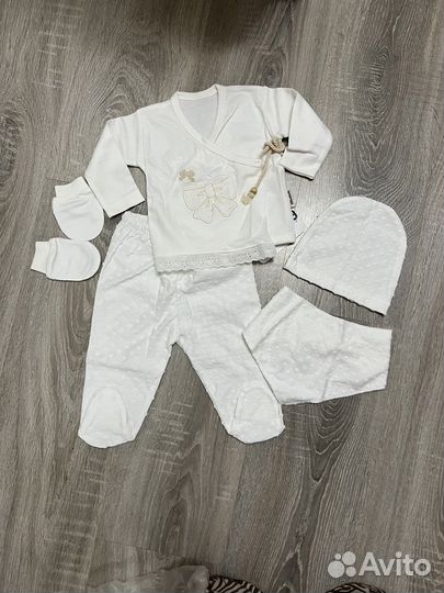 Костюм на выписку для девочки